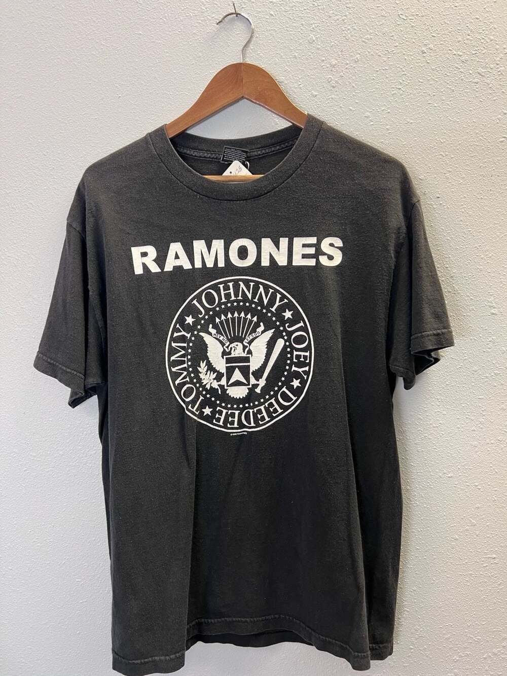 Vintage 1999 Ramones Presidential Crest Band  T-Shirt Chaser Large Black 0425